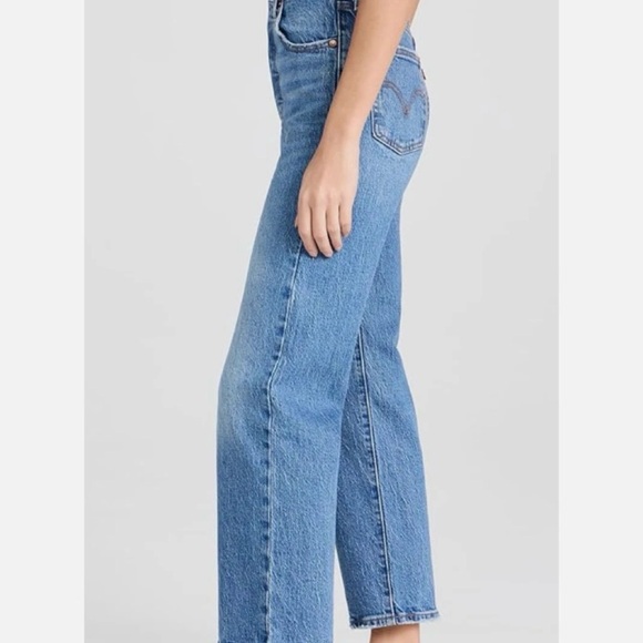 Levi's Women's Classic Blue Cropped Jeans - Picture 3 of 7